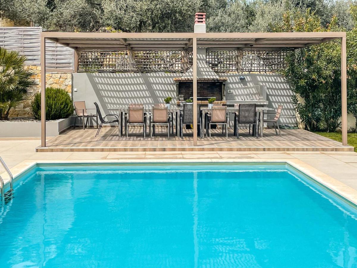 Villa Aelia I Modern & Ideal For Large Groups Galatas  Bagian luar foto