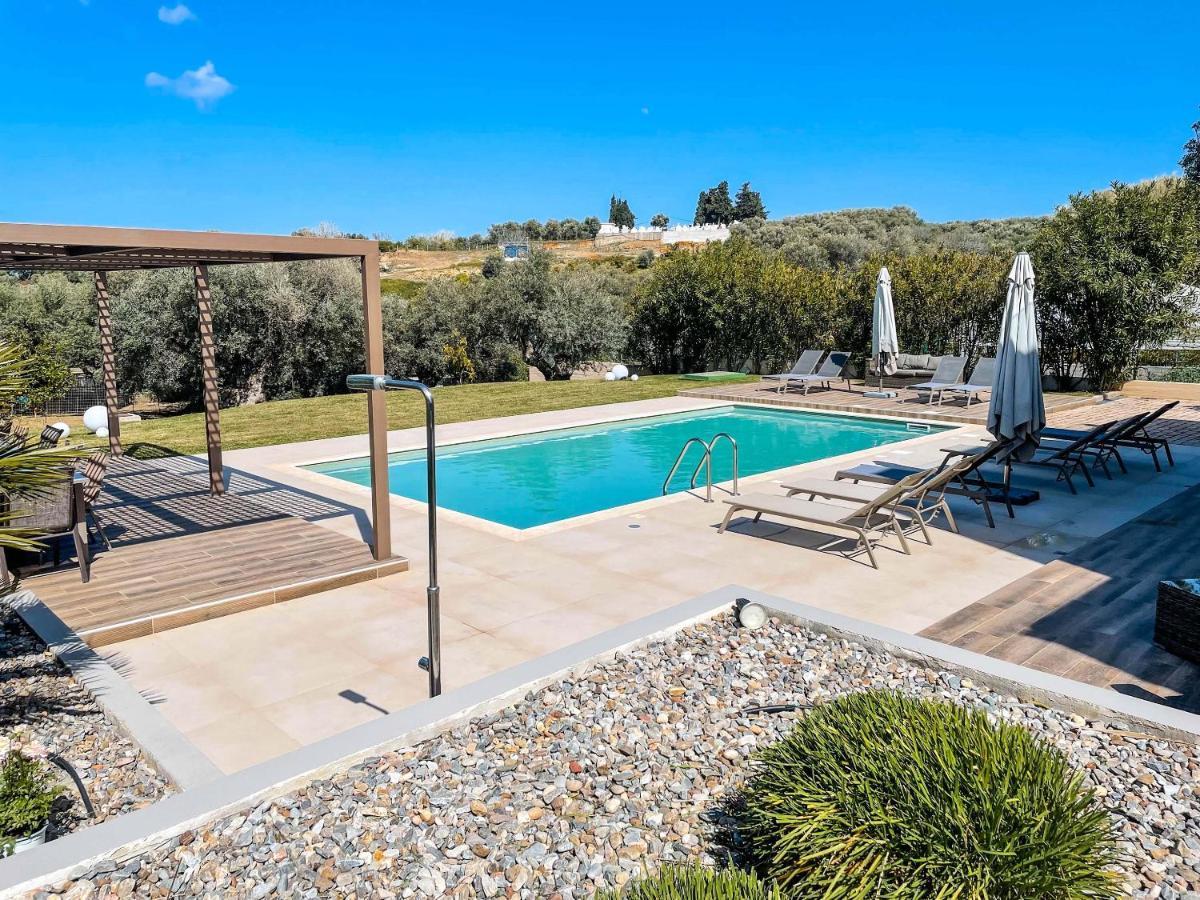 Villa Aelia I Modern & Ideal For Large Groups Galatas  Bagian luar foto