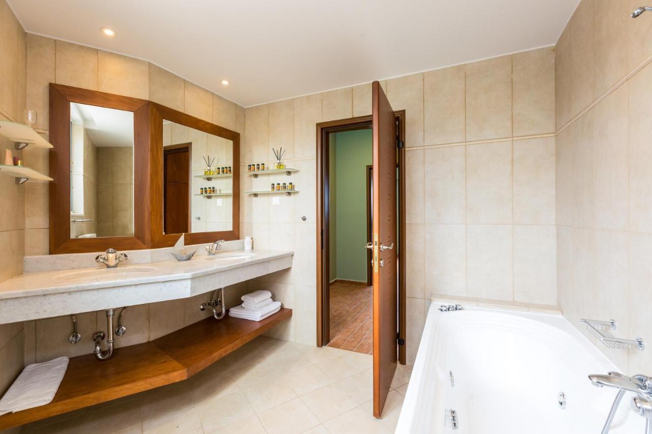 Villa Aelia I Modern & Ideal For Large Groups Galatas  Bagian luar foto